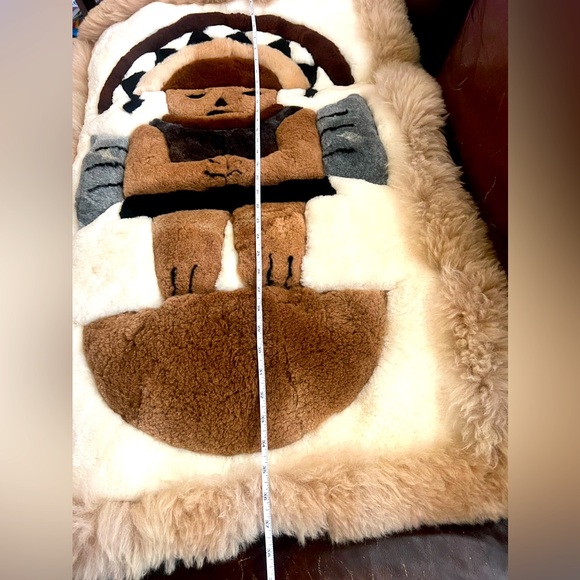 LAMA Rug - Picture 6 of 9